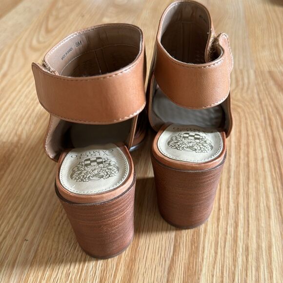 Vince Camuto Madesti open toe perforated leather stacked block heels. Size 8. - Picture 4 of 9